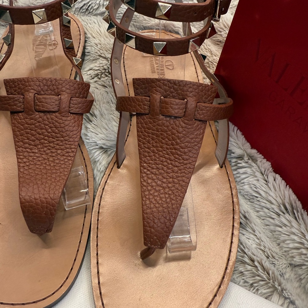 Valentino Garavani Rockstud Leather Sandals - Picture 4 of 16